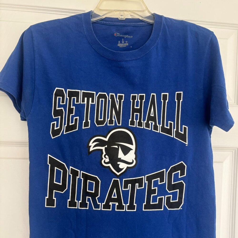 Man T-shirt by Champions. Seton Hall Pirats. Original. Small